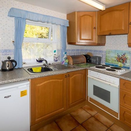 Rosebud Cottage Romantic Cottage For A Couple Fishguard Exterior photo
