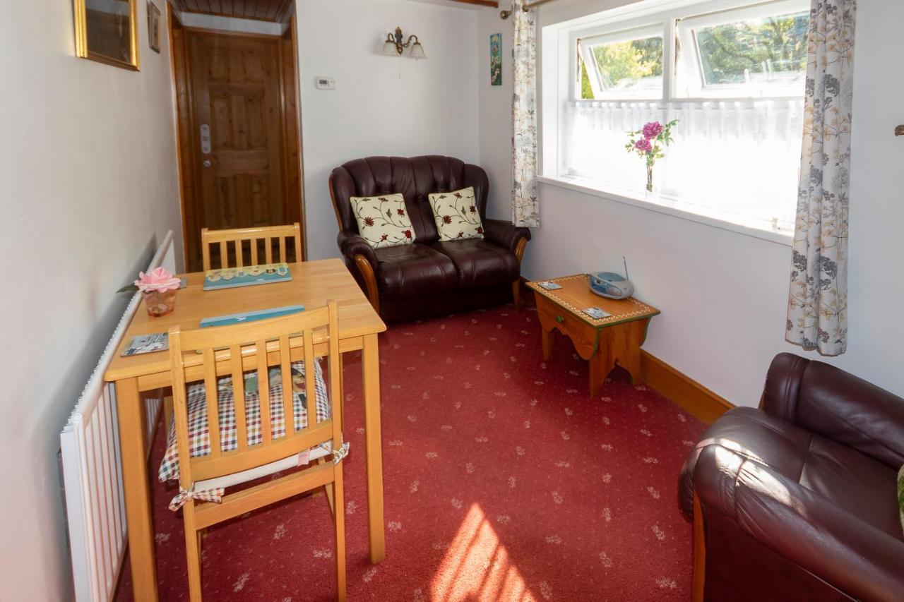 Rosebud Cottage Romantic Cottage For A Couple Fishguard Exterior photo